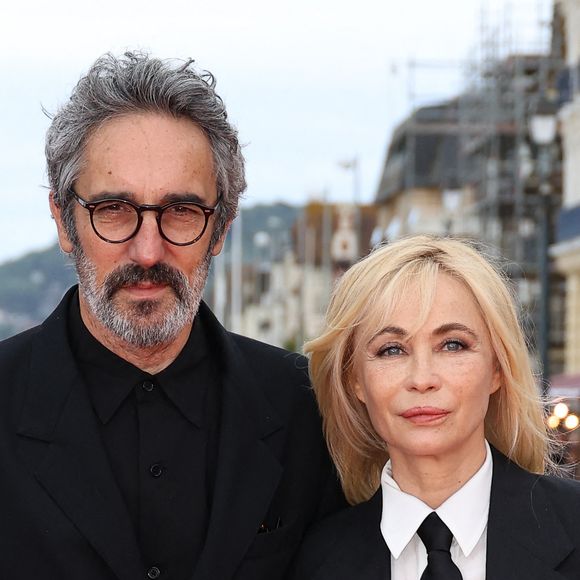 Emmanuelle Béart fait de rares confidences sur son mari
 
Frédéric Chaudier et Emmanuelle Béart sur le tapis rouge de la cérémonie de clôture du 38ème festival du film de Cabourg, France. © Coadic Guirec/Bestimage
