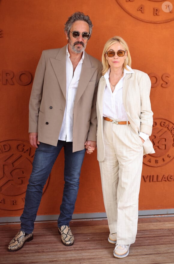 Frédéric Chaudier est réalisateur de documentaires et scénariste
 
Frédéric Chaudier et sa femme Emmanuelle Béart - Célébrités au village lors des Internationaux de France de tennis de Roland Garros 2024 à Paris le 9 juin 2024.