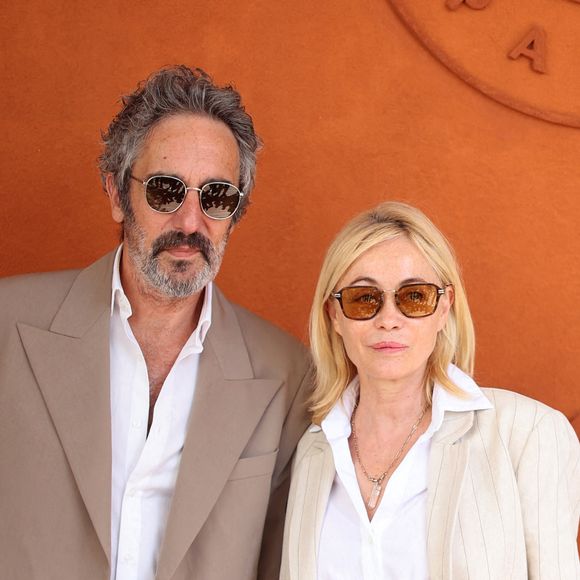 Frédéric Chaudier est réalisateur de documentaires et scénariste
 
Frédéric Chaudier et sa femme Emmanuelle Béart - Célébrités au village lors des Internationaux de France de tennis de Roland Garros 2024 à Paris le 9 juin 2024.
