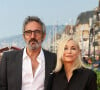 "C'est bon d'avancer en âge auprès de quelqu'un. J'adore le quotidien dans notre couple", ajoute l'actrice 
 
Frédéric Chaudier et Emmanuelle Béart sur le tapis rouge de la cérémonie de clôture du 37ème festival du film de Cabourg (37ème journées romantiques du 14 au 18 juin 2023), à Cabourg, France, le 17 juin 2023. © Coadic Guirec/Bestimage