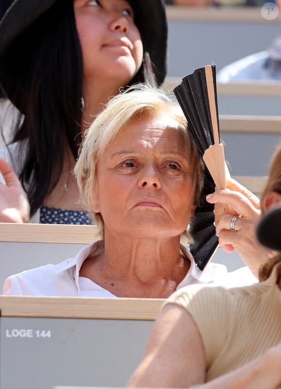 Muriel Robin- Célébrités assistent à la victoire de Novak Djokovic face à Carlos Alcaraz lors de la finale de tennis des Jeux Olympiques de Paris 2024 (JO) sur le cour Philippe Chatrier à Roland Garros, à Paris, France, le 4 Aout 2024. © Jacovides-Perusseau/Bestimage 