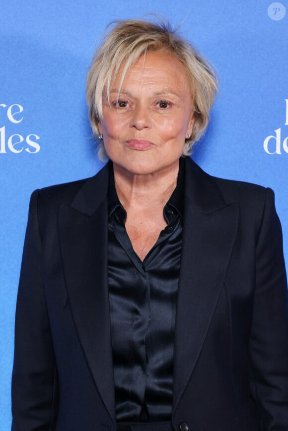 Muriel Robin assiste à la première de La Chambre des Merveilles à Paris, France, le 6 mars 2023. Photo par David Boyer/ABACAPRESS.COM