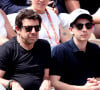 Le chanteur est le père de deux fils baptisés Oscar et Léon
Patrick Bruel et ses fils Léon et Oscar dans les tribunes des Internationaux de France de tennis de Roland Garros 2024 à Paris, France, le 4 juin 2024. © Jacovides-Moreau/Bestimage 