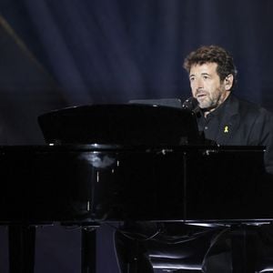 Patrick Bruel lors d'une cérémonie organisée par le Conseil des institutions juives de France (CRIF) en hommage aux victimes des attentats du Hamas du 7 octobre 2023 contre Israël, à l'occasion du premier anniversaire de l'événement, à Paris, le 7 octobre 2024. © Jack Tribeca / Bestimage 