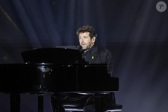 Patrick Bruel lors d'une cérémonie organisée par le Conseil des institutions juives de France (CRIF) en hommage aux victimes des attentats du Hamas du 7 octobre 2023 contre Israël, à l'occasion du premier anniversaire de l'événement, à Paris, le 7 octobre 2024. © Jack Tribeca / Bestimage 