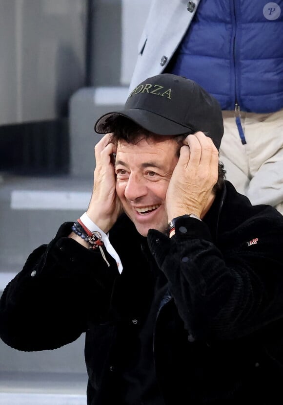 Patrick Bruel dans les tribunes des Internationaux de France de tennis de Roland Garros 2024 à Paris, France, le 2 juin 2024. © Jacovides-Moreau/Bestimage