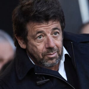 Patrick Bruel - Célébrités dans les tribunes du match de Ligue 1 Uber Eats "PSG-Lyon" (4-1) au Parc des Princes à Paris le 21 avril 2024. © Cyril Moreau/Bestimage