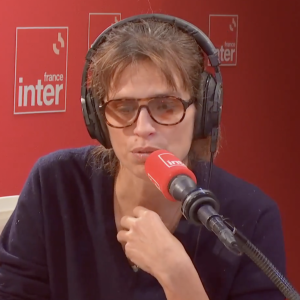 Il y a quelques mois, Maïwenn est devenue veuve lorsque son mari Jean-Yves Le Fur a trouvé la mort. 
Maïwenn évoque la maladie de son mari Jean-Yves Le Fur sur France Inter.