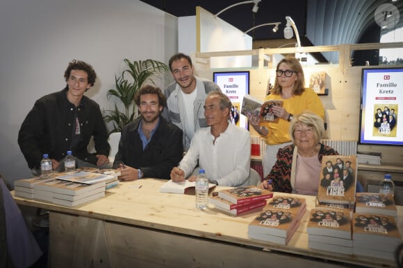 Majo Kretz, Olivier Kretz et ses trois enfants Martin, Valentin et Raphael Kretz - La Famille Kretz lors du Festival du Livre de Paris , France, le 12 avril 2024. © Jack Tribeca / Bestimage 