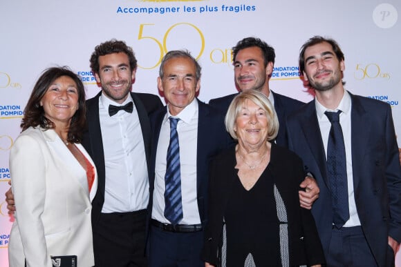 Exclusif - La famille Kretz : "L'Agence" sur TMC : Sandrine Kretz, Martin Kretz, Olivier Kretz, Majo (la grand-mère), Valentin et Louis - Soirée de gala des 50 ans de la Fondation Claude Pompidou à l'Hôtel Marcel Dassault à Paris le 12 avril 2022. Rachid Bellak / LMS / Bestimage 