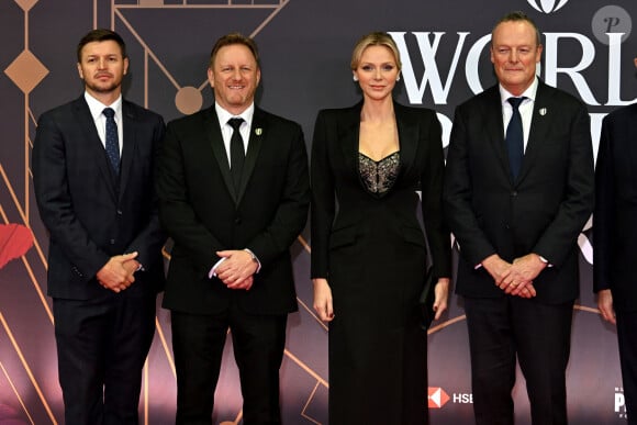 La femme du prince Albert était sublime dans une longue robe noire

Gareth Wittstock, Alan Gilpin, la prince Charlene et Jonathan Webb - La princesse Charlene de Monaco a participé à la cérémonie des World Rugby Awards 2024 à la salle des Etoiles à Monaco, le 24 novembre 2024. © Bruno Bebert/Bestimage