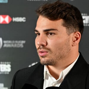 Antoine Dupont durant la cérémonie des World Rugby Awards 2024 à la salle des Etoiles à Monaco, le 24 novembre 2024. Le palmares : Joueur World Rugby de l'Année : Pieter-Steph du Toit (Afrique du Sud) Joueuse World Rugby de l'Année : Ellie Kildunne (Angleterre) Joueur de Rugby à 7 de l'Année en partenariat avec HSBC : Antoine Dupont (France) Joueuse de Rugby à 7 de l'Année en partenariat avec HSBC : Maddison Levi (Australie) Révélation masculine World Rugby de l'Année : Wallace Sititi (Nouvelle-Zélande) Révélation féminine World Rugby de l'Année : Erin King (Irlande) Entraîneur World Rugby de l'Année : Jérôme Daret (France) 14 trophées prestigieux ont récompensé les meilleurs talents mondiaux. © Bruno Bebert/Bestimage 