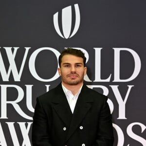 Antoine Dupont durant la cérémonie des World Rugby Awards 2024 à la salle des Etoiles à Monaco, le 24 novembre 2024. Le palmares : Joueur World Rugby de l'Année : Pieter-Steph du Toit (Afrique du Sud) Joueuse World Rugby de l'Année : Ellie Kildunne (Angleterre) Joueur de Rugby à 7 de l'Année en partenariat avec HSBC : Antoine Dupont (France) Joueuse de Rugby à 7 de l'Année en partenariat avec HSBC : Maddison Levi (Australie) Révélation masculine World Rugby de l'Année : Wallace Sititi (Nouvelle-Zélande) Révélation féminine World Rugby de l'Année : Erin King (Irlande) Entraîneur World Rugby de l'Année : Jérôme Daret (France) 14 trophées prestigieux ont récompensé les meilleurs talents mondiaux. © Bruno Bebert/Bestimage 