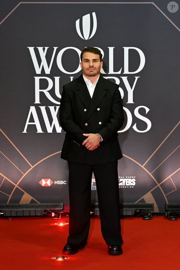 Antoine Dupont durant la cérémonie des World Rugby Awards 2024 à la salle des Etoiles à Monaco, le 24 novembre 2024. Le palmares : Joueur World Rugby de l'Année : Pieter-Steph du Toit (Afrique du Sud) Joueuse World Rugby de l'Année : Ellie Kildunne (Angleterre) Joueur de Rugby à 7 de l'Année en partenariat avec HSBC : Antoine Dupont (France) Joueuse de Rugby à 7 de l'Année en partenariat avec HSBC : Maddison Levi (Australie) Révélation masculine World Rugby de l'Année : Wallace Sititi (Nouvelle-Zélande) Révélation féminine World Rugby de l'Année : Erin King (Irlande) Entraîneur World Rugby de l'Année : Jérôme Daret (France) 14 trophées prestigieux ont récompensé les meilleurs talents mondiaux. © Bruno Bebert/Bestimage 