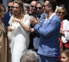 De quoi renforcer la légende selon laquelle les robes de Delphine Manivet porte chance pour tomber enceinte dans un futur proche
David Hallyday, Nathalie Baye - Mariage de Laura Smet et Raphaël Lancrey-Javal à l'église Notre-Dame des Flots au Cap-Ferret le jour de l'anniversaire de son père Johnny Hallyday le 15 juin 2019.