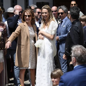 Nathalie Baye - Mariage de Laura Smet et Raphaël Lancrey-Javal à l'église Notre-Dame des Flots au Cap-Ferret le jour de l'anniversaire de son père Johnny Hallyday le 15 juin 2019.