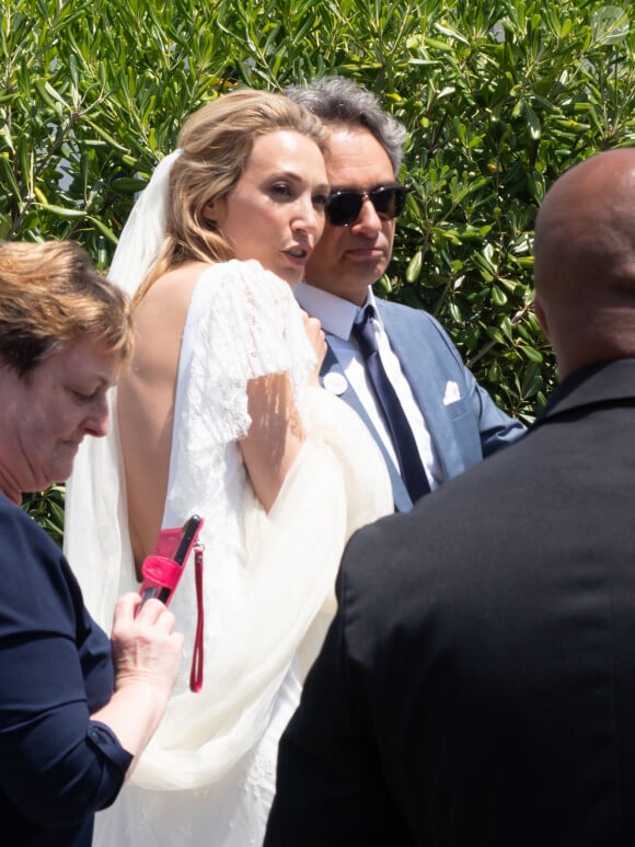 Mariage de Laura Smet et Raphaël Lancrey-Javal à l'église Notre-Dame des Flots au Cap-Ferret le jour de l'anniversaire de son père Johnny Hallyday le 15 juin 2019.