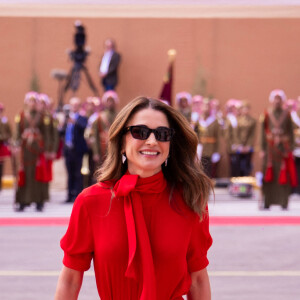 La reine Rania de Jordanie arrive à l'ouverture de la 20ème session du parlement à Amman le 18 novembre 2024.