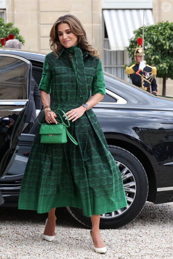 Le Président de la République française, Emmanuel Macron et la première dame Brigitte Macron reçoivent le Roi Abdallah II de Jordanie et la Reine Rania, pour un déjeuner de travail au Palais de l'Elysée à Paris, le 24 juin 2024. © Stéphane Lemouton / Bestimage