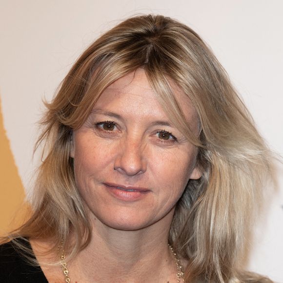 Dès l'avant-propos, Sarah Poniatowski donne le ton, elle explique comment elle a fondé Maison Sarah Lavoine, en 2002, une entreprise qu'elle continue de diriger aujourd'hui.
Sarah Lavoine en 2019