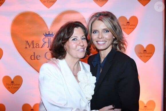 Carla Morri, présidente et fondatrice de l'association a pris fièrement la pose avec ses invités, venus en nombre. 
Exclusif - Carla Morri, Sylvie Tellier - Soirée de gala de l'Association "Marraine De Coeur" au Fouquet's Barrière à Paris le Lundi 25 Novembre 2024.