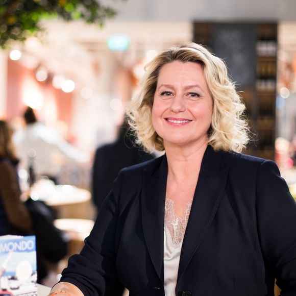 Entre projets professionnels 
Exclusif - Luana Belmondo lors du lancement de son livre "Italia mia Luana cuisine Rome" et de l'annonce de la diffusion de la série d'émissions sur la chaîne TV My Cuisine, au restaurant l'Osteria del Vino du marché spacieux Eataly Paris Marais à Paris le 7 novembre 2019. © Tiziano Da Silva - Pierre Perusseau/Bestimage 