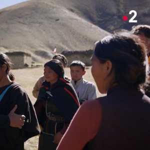 Raphaël de Casabianca et Tomer Sisley au Népal pour "Rendez-vous en terre inconnue". France 2