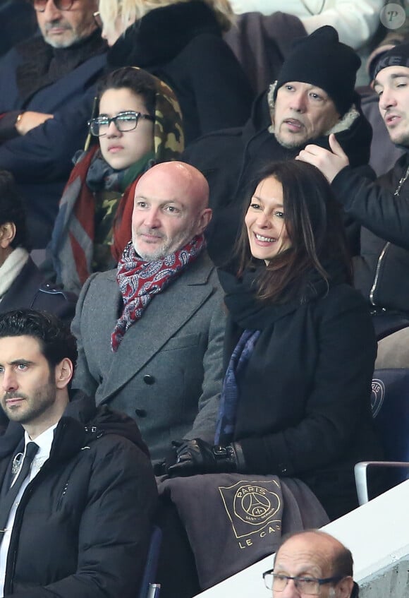 Frank Leboeuf et sa compagne Chrislaure Nollet (ex-femme de Fabrice Santoro), Pascal Obispo et son fils Sean - People au match des huitièmes de finale aller de la Ligue des champions, Psg - Chelsea au parc des Princes à Paris le 16 février 2016. © Cyril Moreau/Bestimage