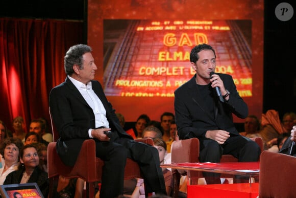 Le présentateur de télévision français Michel Drucker (G) et l'acteur Gad Elmaleh lors de l'enregistrement d'une émission spéciale, "Bon Anniversaire l'Olympia", pour célébrer le 50e anniversaire de la célèbre salle de mucus, à l'Olympia à Paris-France le 9 septembre 2004. Photo de Jean-Jacques Datchary/ABACA.