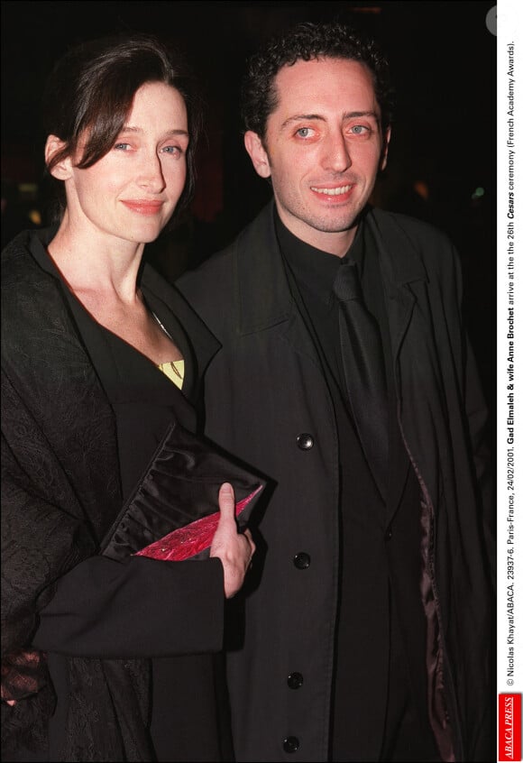 © Nicolas Khayat/ABACA. 23937-6. Paris-France, 24/02/2001. Gad Elmaleh et son épouse Anne Brochet arrivent à la 26ème cérémonie des Césars.