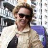 Kylie Minogue quitte son appartement pour se rendre au studio, à Londes, le 31 mars 2010 !