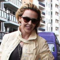Kylie Minogue a de quoi sourire : c'est elle la plus forte !
