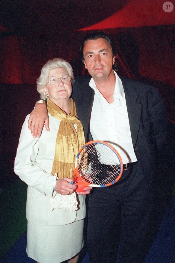 Henri Leconte avec sa mère, soirée Roland Garros au club de l'étoile à Paris.