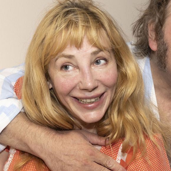 "En tant que père, mon compagnon est comme il se montre, présent et attentif. Ce n'est pas quelqu'un qui passe à côté de ses enfants", a-t-elle répondu à "Télé Star"
Exclusif - Backstage - Julie Depardieu, Philippe Katerine - Philippe Katerine présente son nouvel album "Confessions" lors de son concert au Festival de Ramatuelle, le 1er août 2021. © Cyril Bruneau / Festival de Ramatuelle / Bestimage 