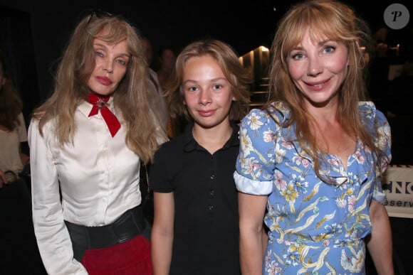 Exclusif - Arielle Dombasle (G) avec Julie Depardieu (D) et son fils de 12 ans, Billy, qui joue dans le film - Projection en avant-première du film "Les Secrets de la Princesse de Cadignan" de A. Dombasle au CNC à Paris le 5 septembre 2023. © Bertrand Rindoff / Bestimage 