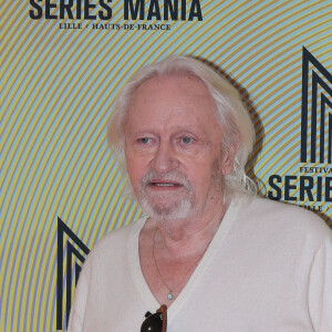Niels Arestrup - Avant-première "Les papillons Noirs" dans le cadre du festival Séries Mania à Lille le 22 mars 2022. © Stéphane Vansteenkiste/Bestimage 