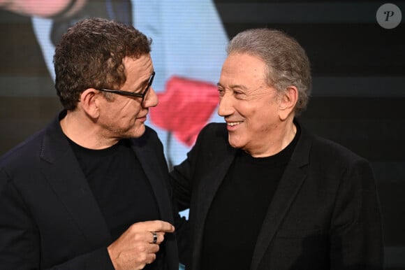 Exclusif - Dany Boon et Michel Drucker lors de l'enregistrement de l'émission "Vivement Dimanche" au Studio Gabriel et diffusée sur France 3 le 1er décembre 2024. © Guillaume Gaffiot / Bestimage 