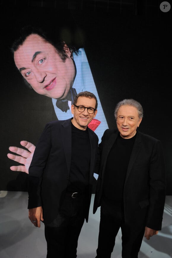 Exclusif - Dany Boon et Michel Drucker lors de l'enregistrement de l'émission "Vivement Dimanche" au Studio Gabriel et diffusée sur France 3 le 1er décembre 2024. En seconde partie, M.Drucker proposera un hommage à Raymond Devos © Guillaume Gaffiot / Bestimage 