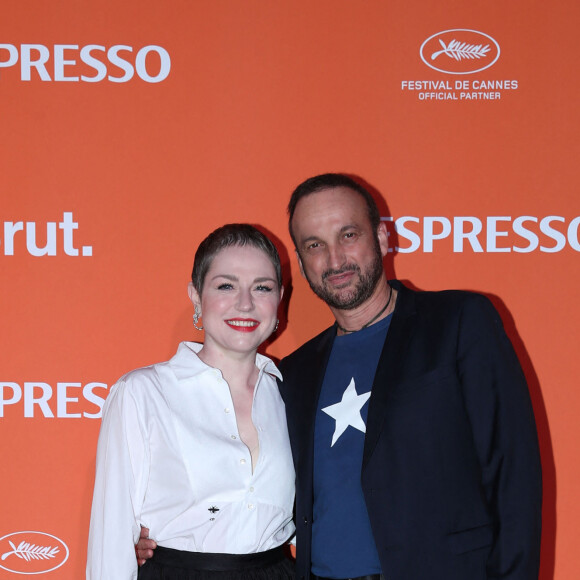 Emilie Dequenne et son mari Michel Ferracci - Photocall de la soirée Nespresso x Brut lors du 77ème Festival International du Film de Cannes le 16 mai 2024. © Laurent Campus/Bestimage