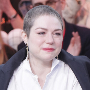 Emilie Dequenne souffre d'un cancer très rare et doit faire face depuis plusieurs mois à une récidive. 
Exclusif - Emilie Dequenne sur le plateau de l'émisson "C à vous" lors du 77ème Festival International du Film de Cannes. 