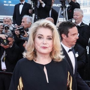 Le dimanche 1er décembre 2024, dans "C l'hebdo" sur France 5, Pierre Lescure est revenu sur l'un des moments culte de "Beau geste", l'émission qu'il anime sur France 2 : l'interview de Catherine Deneuve.
Catherine Deneuve à la projection de "L'Amour Ouf" au festival de Cannes, le 23 mai 2024.