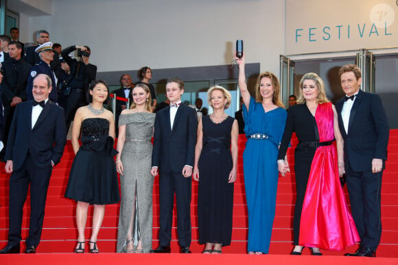 Pierre Lescure, Fleur Pellerin, Rod Paradot, Emmanuelle Bercot, Catherine Deneuve et Benoît Magimel au festival de Cannes, le 13 mai 2015.