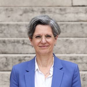 La députée Sandrine Rousseau du Parti Les Ecologistes - Arrivée des députés élus au 1er tour des élections législatives anticipées du 30 Juin 2024 à l'assemblée nationale, Paris, France, le 1er juillet 2024. © Stéphane Lemouton / Bestimage