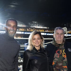 Habib Beye, Laure Boulleau et Pierre Ménès - People lors de la soirée de boxe à Paris La Défense Arena le 25 septembre 2020. © JB Autissier / Panoramic / Bestimage