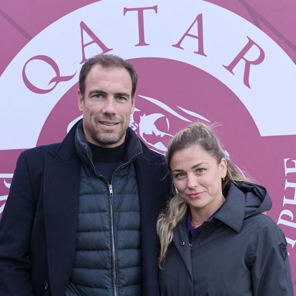 Laure Boulleau et Bruno Cheyrou au prix Qatar Arc de Triomphe à l'Hippodrome de Longchamp le 6 octobre 2024 © Rachid Bellak / Bestimage