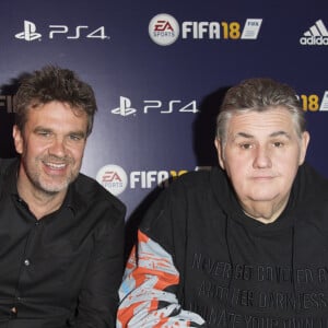 Hervé Mathoux et Pierre Ménès - Lancement du jeu vidéo de football FIFA 18 (FIFA 2018) à l'établissement public de coopération culturelle parisien "CentQuatre" à Paris, France, le 25 septembre 2017. © Pierre Perusseau/Bestimage  Celebs during the new game FIFA 2018 (FIFA 18) launch at 'CentQuatre' in Paris, France, on September 25th, 2017.