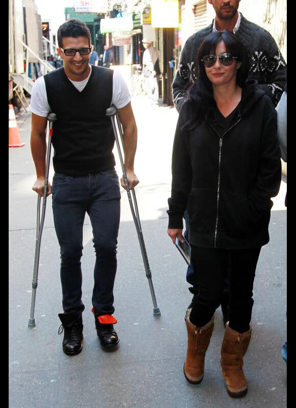 Shannen Doherty et son partenaire de Dancing With The Stars dans les rues de New York le 1er avril après leur élimination