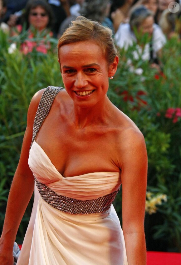 La comédienne et réalisatrice Sandrine Bonnaire sera la marraine du pavillon des Cinémas du Monde, lors du 63e Festival de Cannes, qui se tiendra sur la Croisette du 12 au 23 mai 2010.