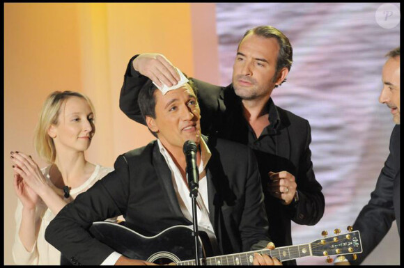 Audrey Lamy, Dany Brillant et Jean Dujardin lors de l'enregistrement de l'émission Vivement Dimanche diffusée le 4 avril 2010 sur France 2