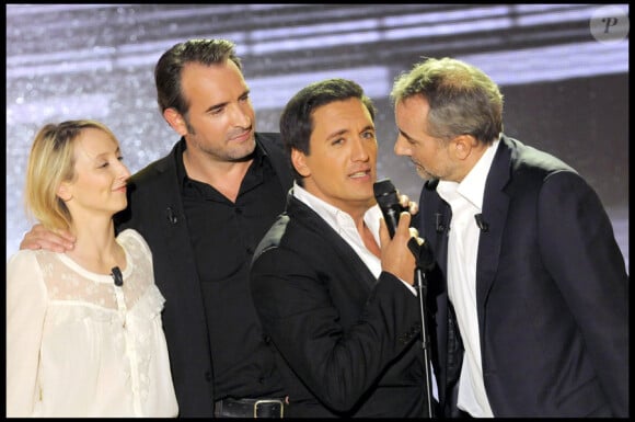 Audrey Lamy, Jean Dujardin, Dany Brillant et Antoine Duléry lors de l'enregistrement de l'émission Vivement Dimanche diffusée le 4 avril 2010 sur France 2